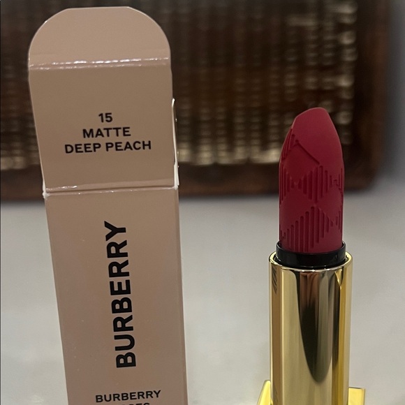Burberry Kisses Matte Lipstick in deep peach - Picture 5 of 6